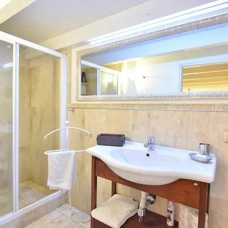 Izzhome Full Center Cozy Apartment *